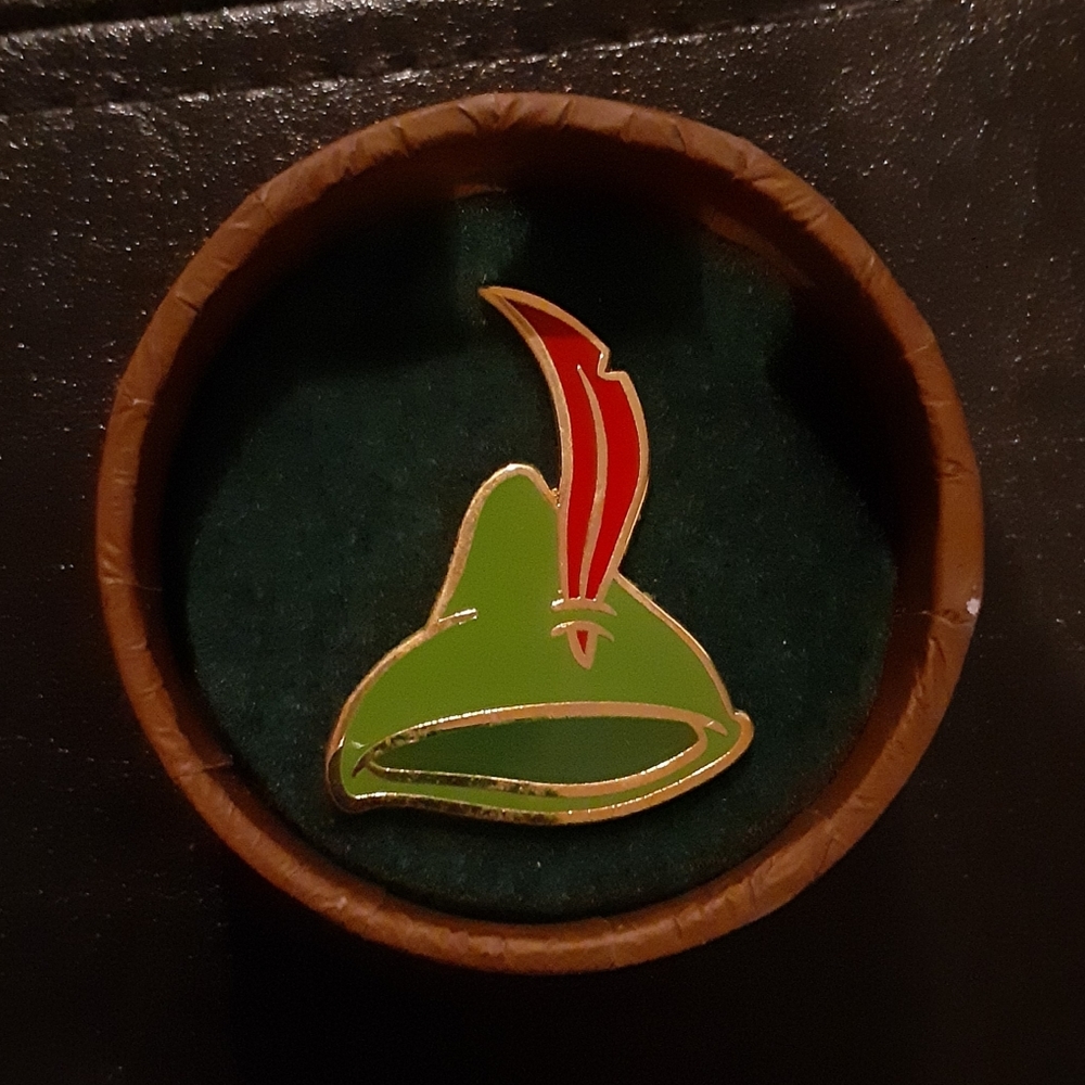 Peter Pan Hatbox Pin-Cast Exclusive-2002 - Picture 2 of 6